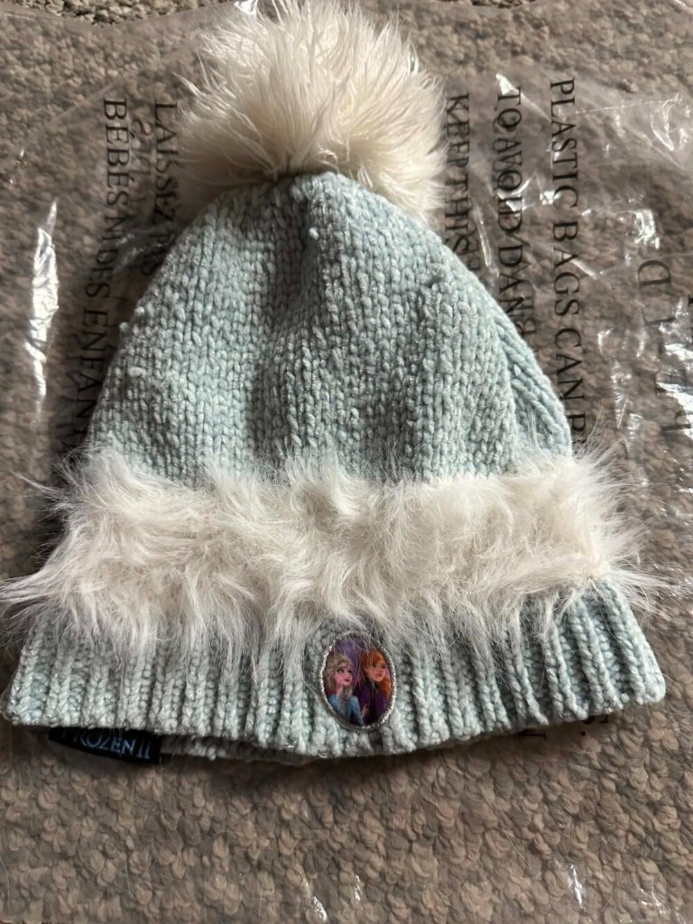 Disney Frozen PomPom winter hat